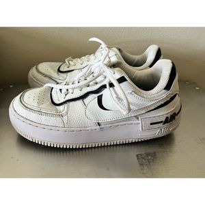 Sz 8 Nike White Sneakers